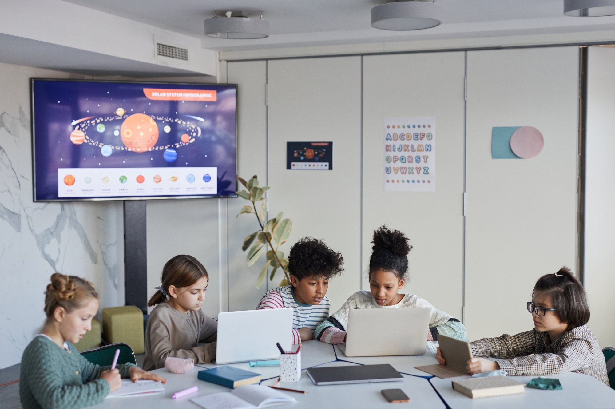 group-of-kids-studying-together